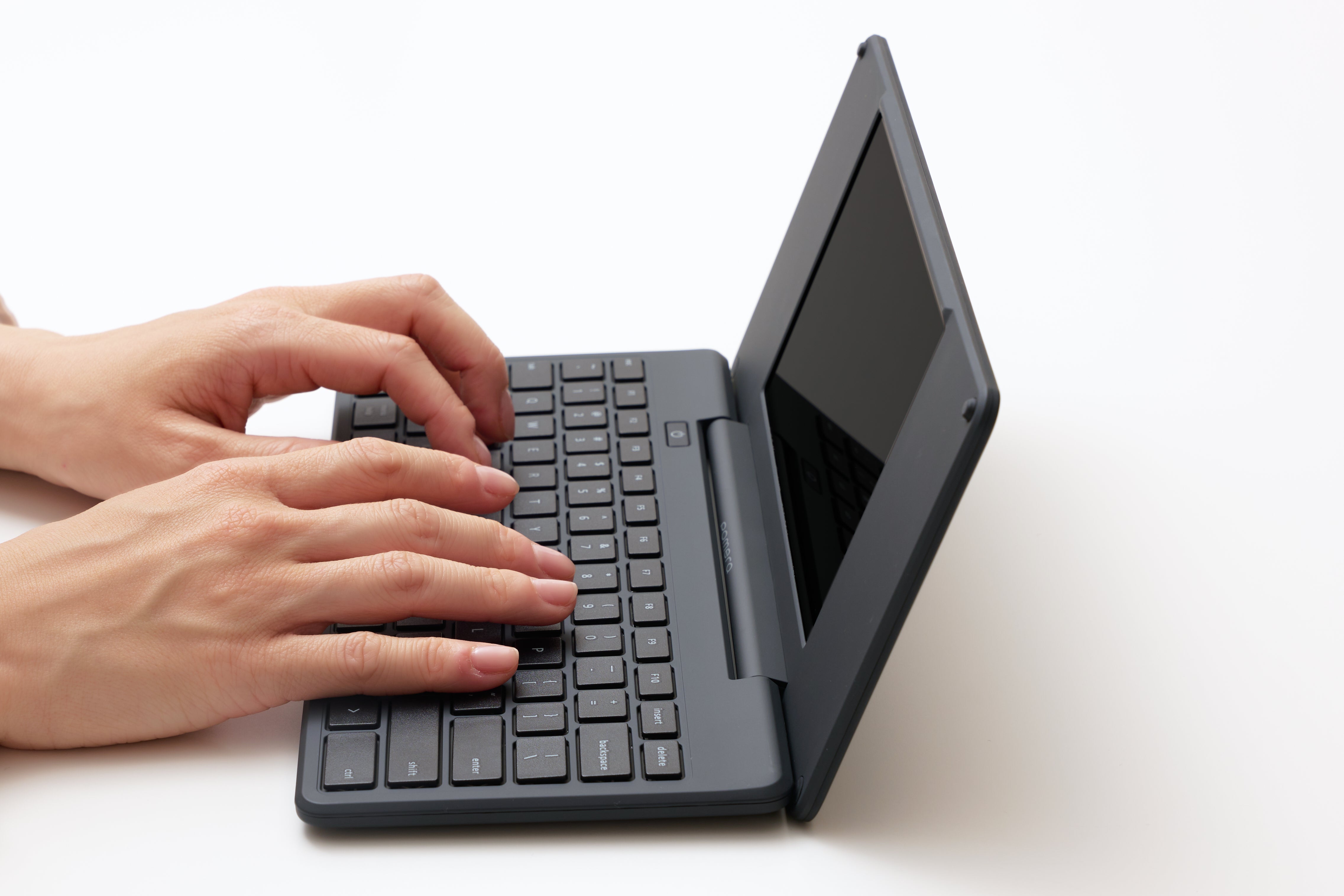 pomera - A digital typewriter built for deep focus.
